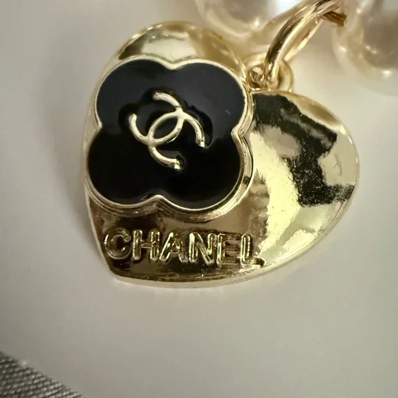 CHANEL beauty Gold Rose and Pearl Keychain/bagcharm - Picture 4 of 6